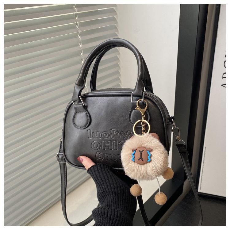 

Ручная переноска боулинга в иностранном стиле женская 2025 весна новая ретро мода сумка на плечо простая повседневная сумка-мессенджер No pendant чёрный