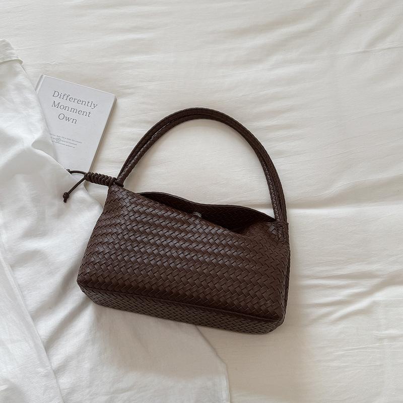 Hand-held Woven Bag - A Retro and Unique Handbag for Casual Commuting, Suitable for Carrying on The Arm.
