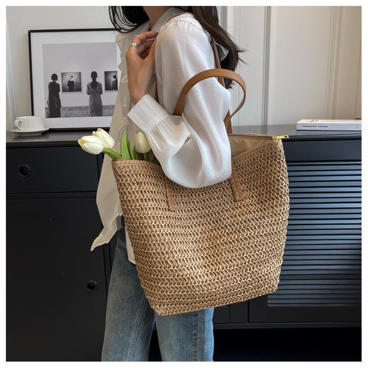 Large Capacity Straw Bag Women's New Commuter Shoulder Bag Seaside Vacation Beach Bag Woven Straw Tote Bag for Women
