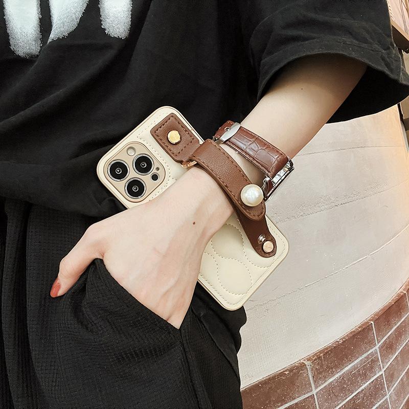 Das Ledertextur-Armband ist geeignet für Apple 14promax Handyhüllen, sturzsichere IPhone13/12 einfache 11 Schutzhüllen