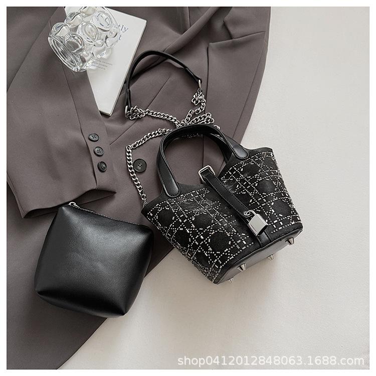 

High-end bright drill hand bag vegetable basket bucket bag new trendy fashion high-end commuter shoulder messenger bag чёрный
