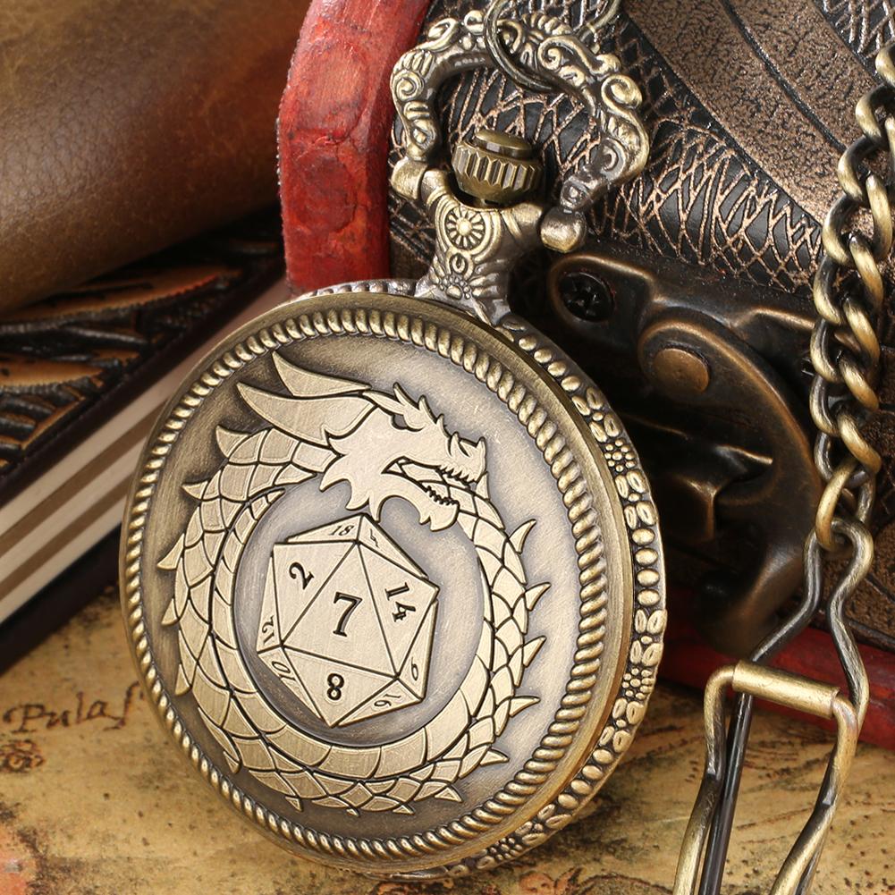 Vintage Punk Drachen Würfel Muster Quarz Taschenuhr Retro Bronze Anhänger Kette Halskette Uhr Zifferblatt mit Arabischen Ziffern Zeitanzeiger