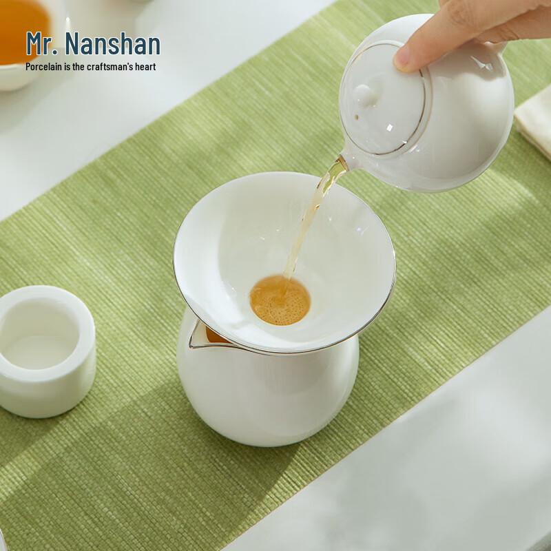 Nanshan Goldbemaltes Keramik-Teesieb