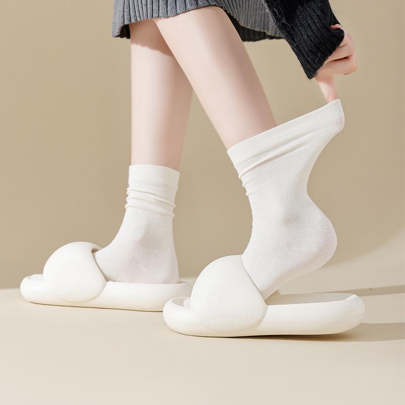 Women's Mid-Calf Socks: Autumn/Winter Maternity Loose-Fit, Solid Color, Trendy Spring Pile Socks in Black or White