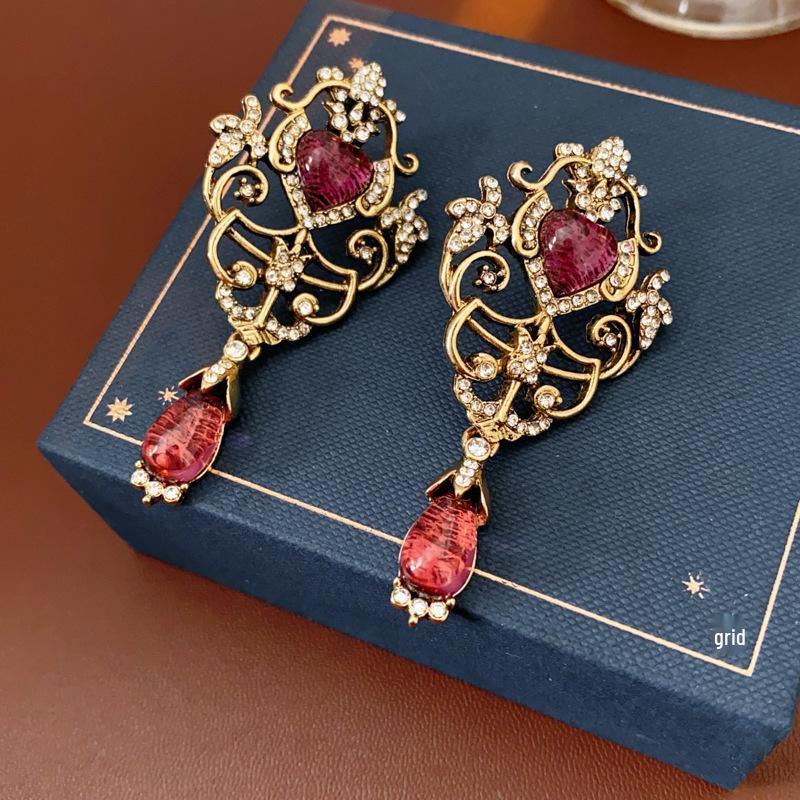 Vintage Rhinestone Pearl Flower Stud Earrings - Elegant, Versatile, High-End Design.