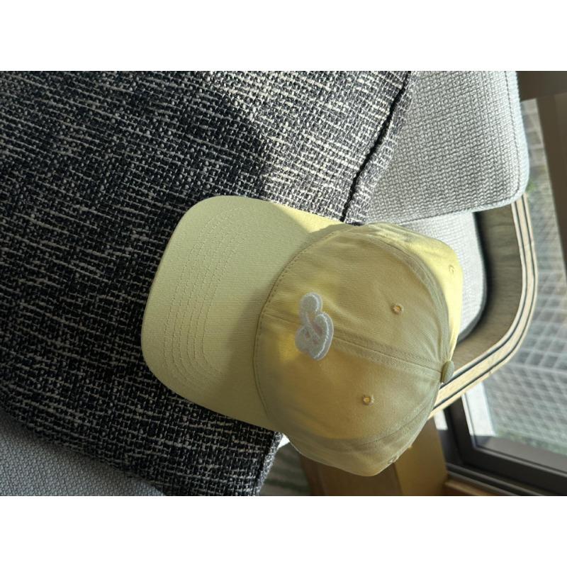 New Dopamine colored Fashion Letter Baseball Hat for Women with Versatile Face Small Curved Brim Baseball Hat for Students