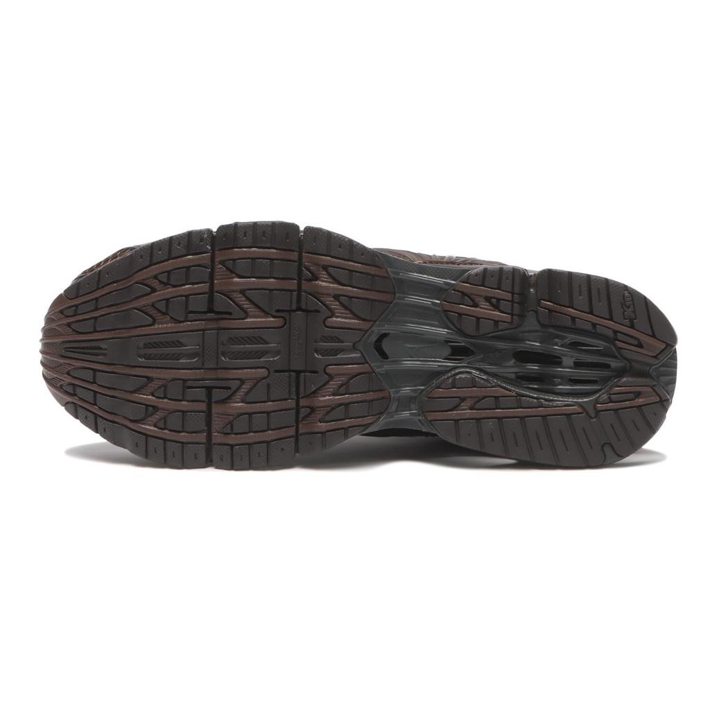 D1GA251105 Mizuno Wave Prophecy LS Brown (Men's)