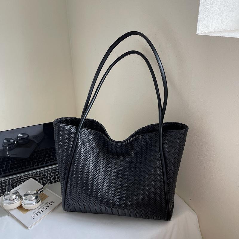 Woven Large-capacity Bag Women's Autumn New Retro Versatile Shoulder Bag Commuter Tote Bag