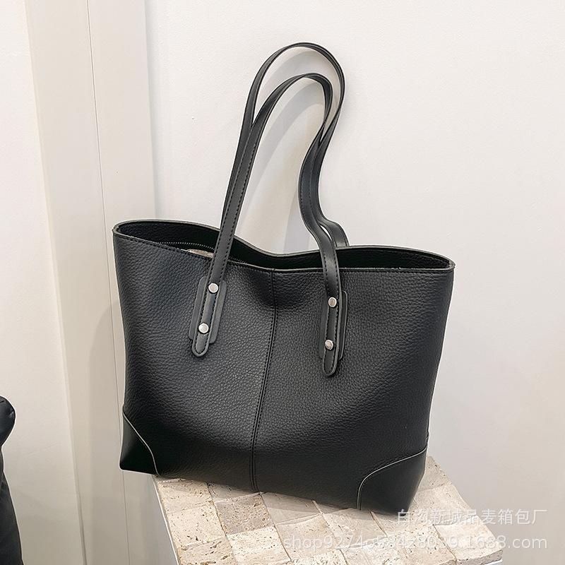 

Commuter large capacity armpit bag 2025 new trendy fashion foreign style shoulder bag autumn and winter retro tote big bag чёрный