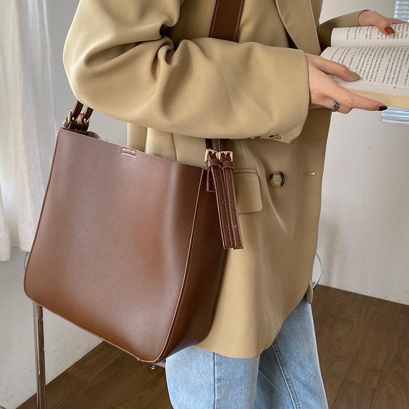 Damskie proste torby Nowe modne Premium All-Match Crossbody torby na ramię Jednolity kolor Miękka skóra PU Damska torebka