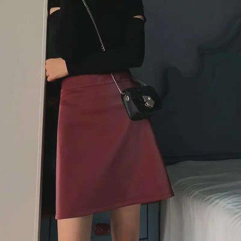 Černá kožená sukně áčkového střihu s vysokým pasem: Ideální na jaro a podzim