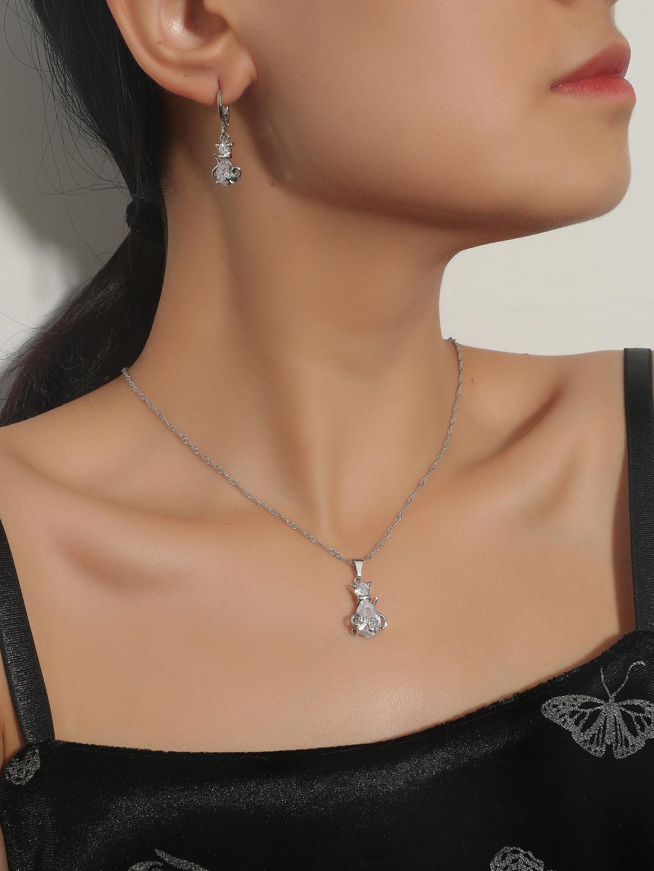 Hot Sale Personalized Simple All-match Animal Shape Crystal Copper Electroplated Pendant Necklace Europe America Style белый