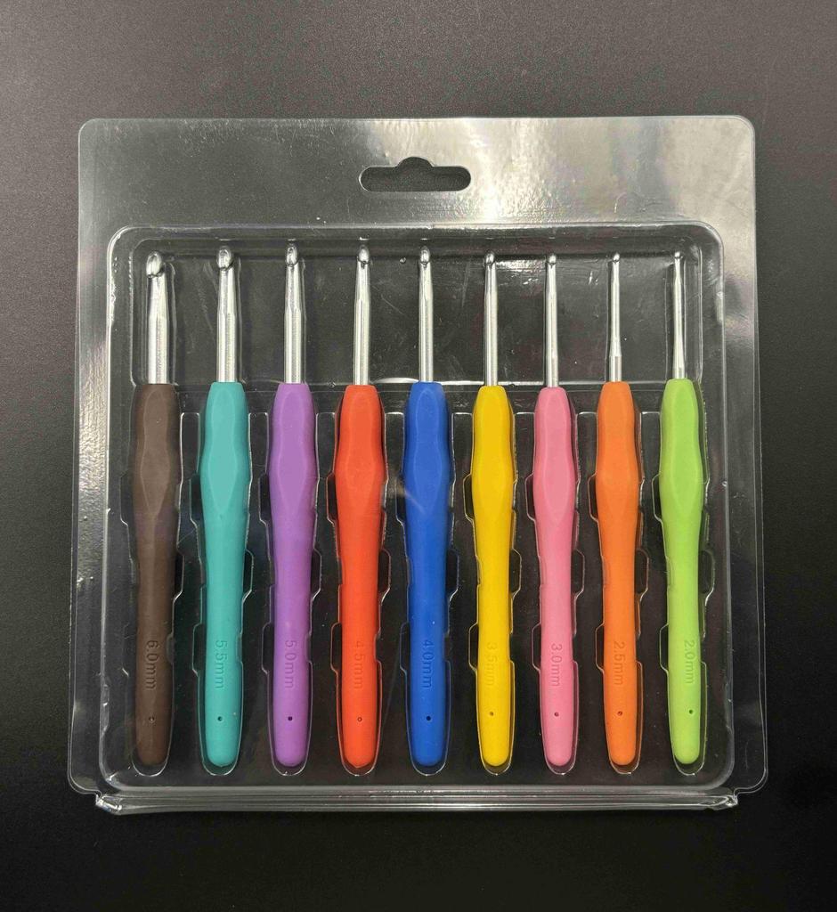 Hand-Knitted Rainbow Soft Handle Aluminum Crochet Hook Set with Yarn Needle