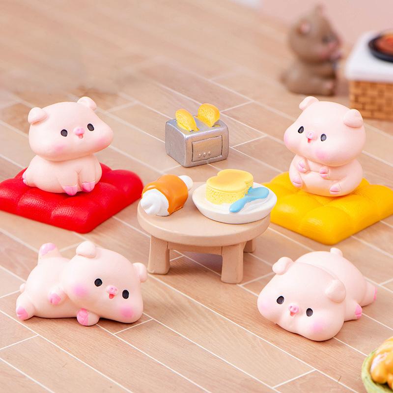 Cute Gourmet Pig Ornament Cartoon Piggy Figurine Car Desktop Decoration Micro Landscape Dollhouse Miniature Toy