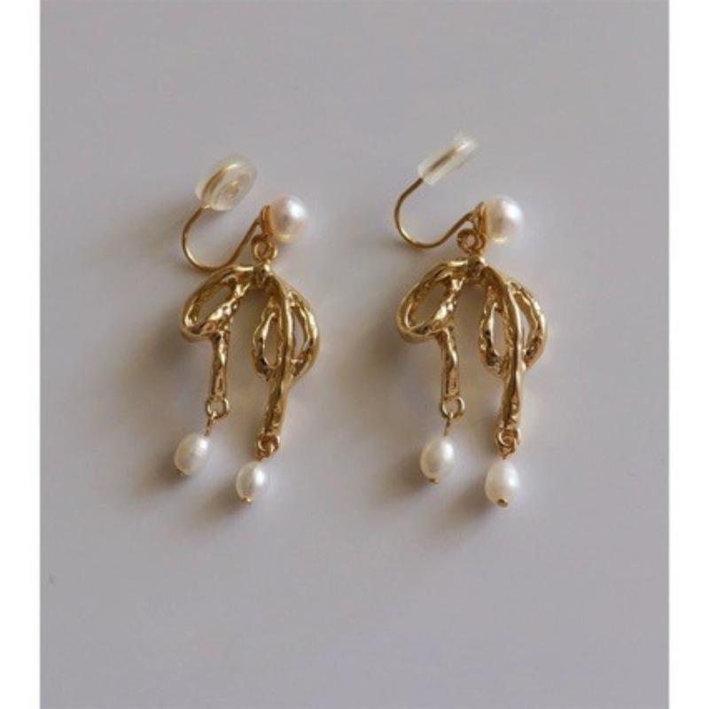 Sweet and cool personality natural freshwater pearl bow mosquito coil disc earclip temperament cold wind earrings women's stud earrings
