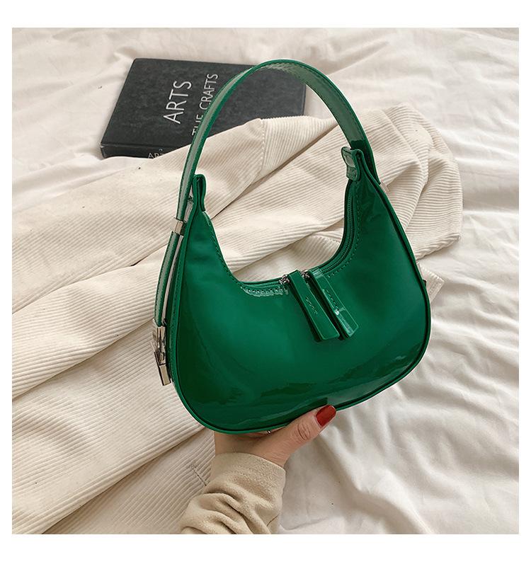 

Shoulder bag women s 2025 new spring and summer patent leather glossy premium French crescent bag portable underarm bag зелёный