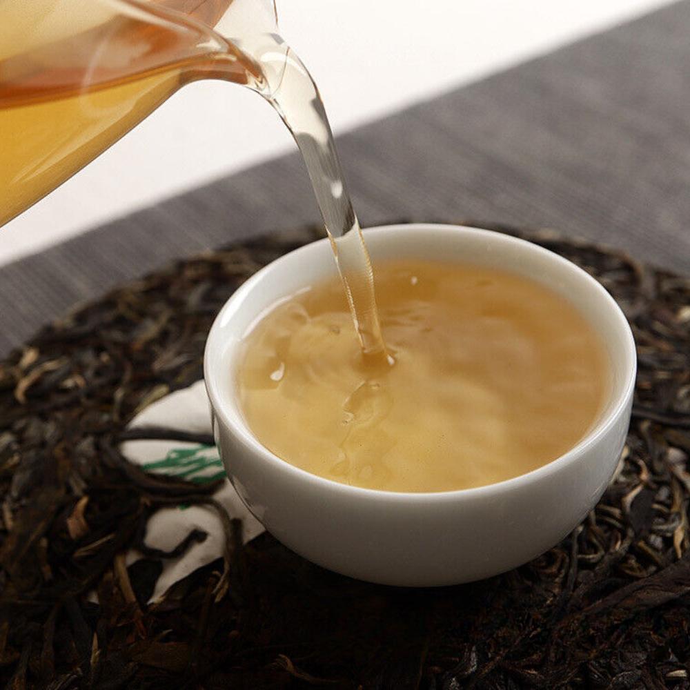 Yunnan Pu'er tea, old Banzhang cake tea, Yunnan Qizi cake 357g, factory direct