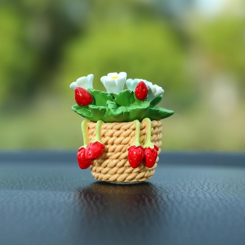 

Hyacinth Multi-leaf Small Figurine, Cartoon Mini Car, Center Console Decoration, Strawberry Cute Car Accessory Figurine Strawberry