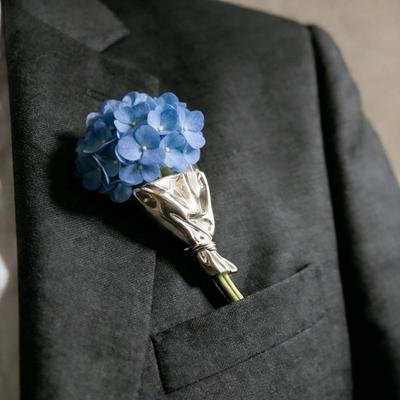 Vintage Flower Insertable Brooch French Style Luxury Silver Glossy Pin Waterproof Elegant Metal Corsage Ornament Men