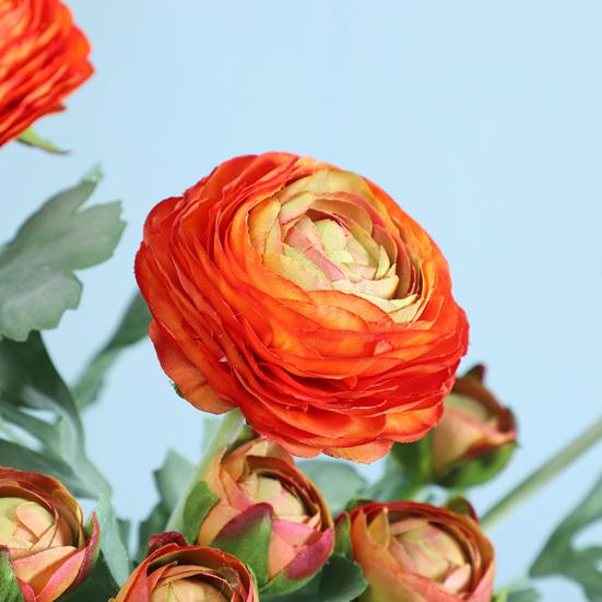 Sztuczny Jaskier Azjatycki 2 Główki Realistyczny Sztuczny Jedwabny Kwiat z Łodyżką Dekoracja Stołu Weselnego Imprezy Biura Domowego Wazon Sztuczny Kwiat