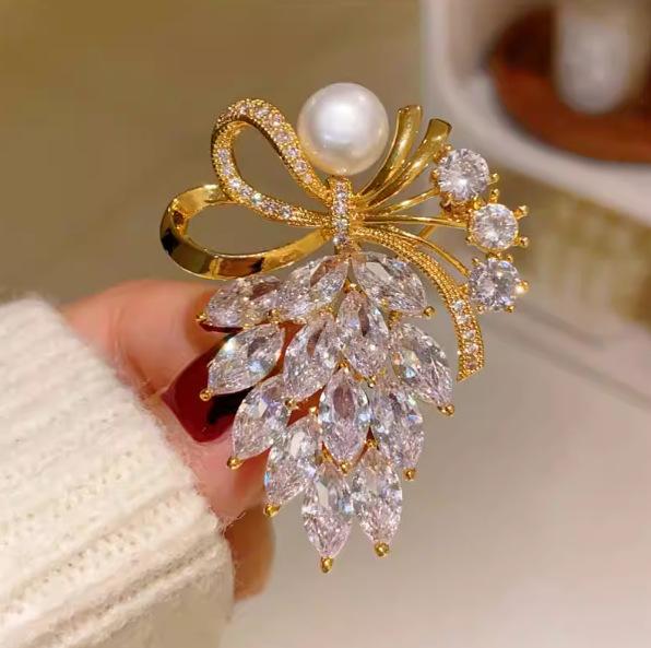 Fashion Rhinestone Crystal Bow Pearl Brooches Women Clothing Coat Jewelry Accessries Gifts