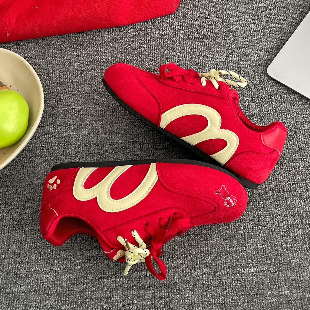 Queen Fan Retro Flat Bottom Inner Height Increase Moral Training Shoes Women's 2025 New Autumn Skirt Versatile Low-top Board Shoes