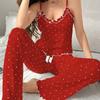 Sexiga höst- och vinterpyjamasar för kvinnor, bekväma hemmakläder med spets och hängslen, shorts och loungewear.