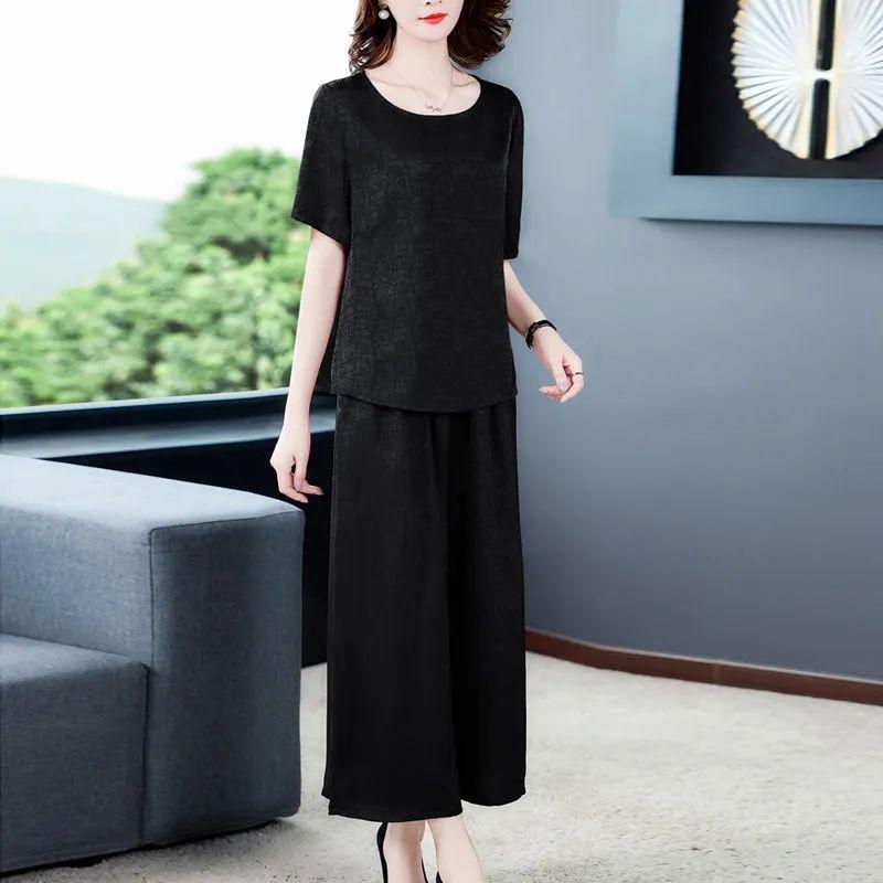 2026 Summer Fashionable Plus Size Two-Piece Suit for Women - Stylish, Loose, Slimming Short Sleeve Set for Middle-Aged Mothers