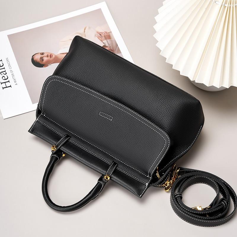 The First Layer of Cowhide Bag, Women's New Genuine Leather Women's Bag, Messenger Bag, Commuting Large-capacity Shoulder Briefcase.