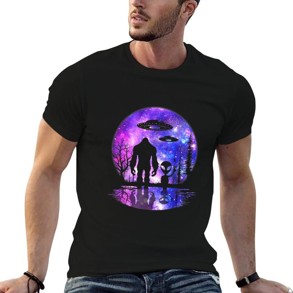 Alien And Bigfoot Full Moon Sasquatch Ufo Tshirt Casual All Match Short Sleeve Tshirt