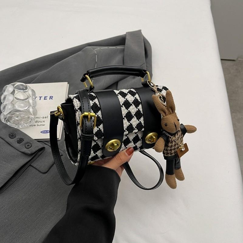 Fashionable Small Batch Diamond Check Handbag 2023 New Winter Shoulder Crossbody Bag