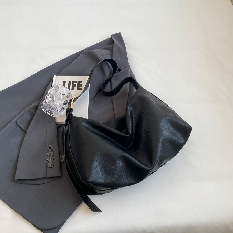 Осень и зима новая простая и высококачественная новая универсальная рабочая популярная повседневная женская сумка-мессенджер чёрный