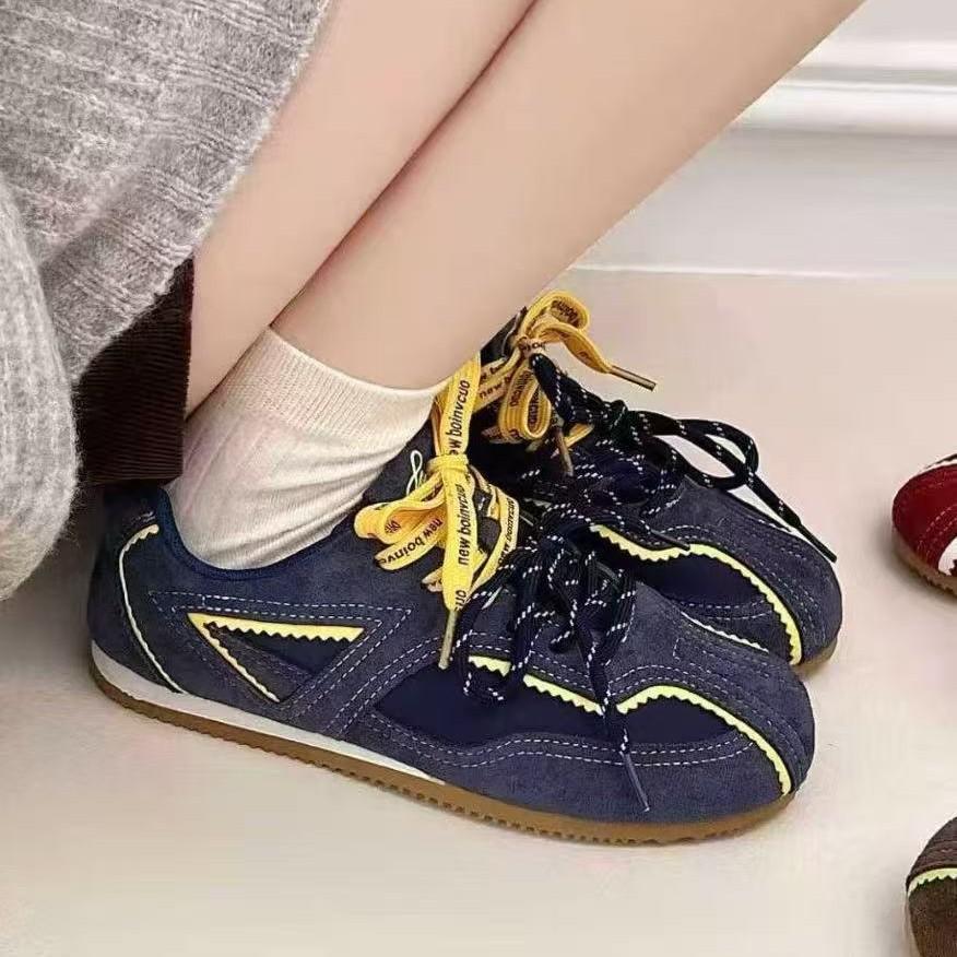 Women's Casual Shoes 2026 Autumn New Vintage Trend Outdoor Non Slip Running Shoes Lightweight Comfort Lace Up Soft Sole Sneakers