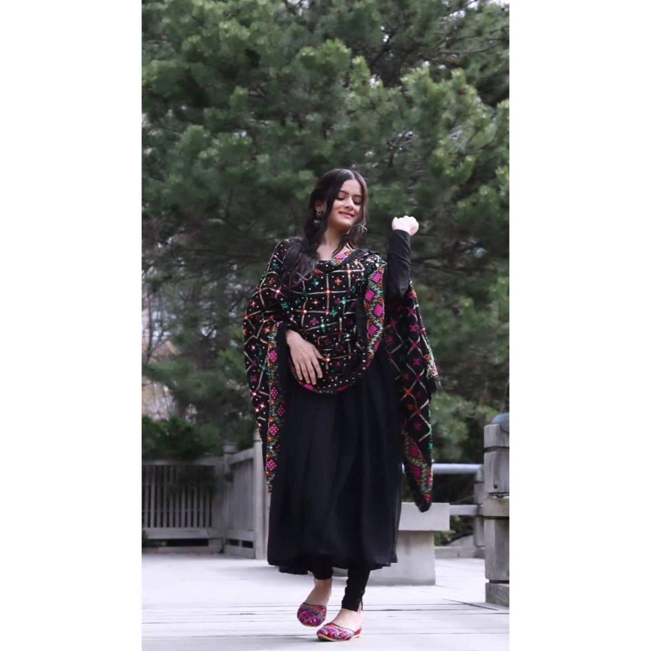 

Новое дизайнерское платье Treaditional Look Real Mirror Work Fox Georgette Gown-Pant с Dupatta для женщин и девочек