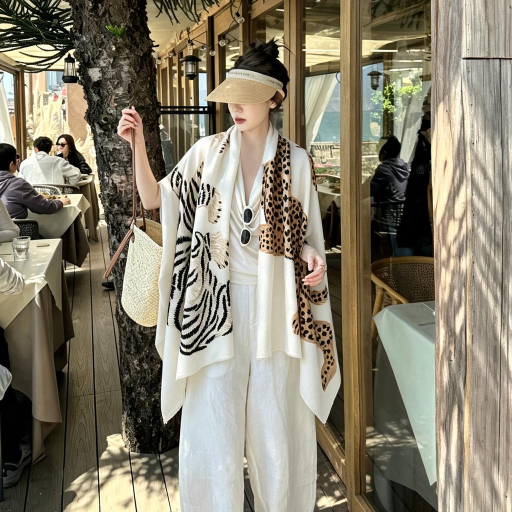 Retro old money style leopard print silk scarf female versatile light luxury temperament money spot scarf air conditioner long shawl outside the room