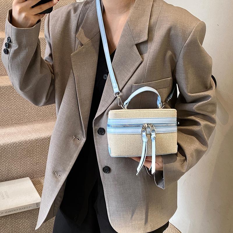 New niche design box, small square bag, storage bag, contrasting colors, trendy fashion, portable shoulder messenger bag, women