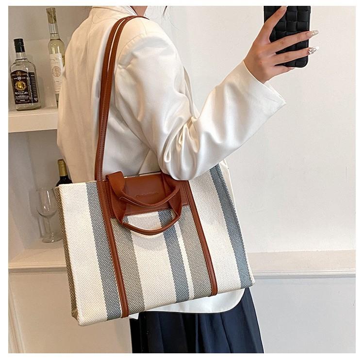 Large Capacity Canvas Bag 2025 New Texture Fashionable Simple Shoulder Bag Contrasting Color Portable Tote Bag