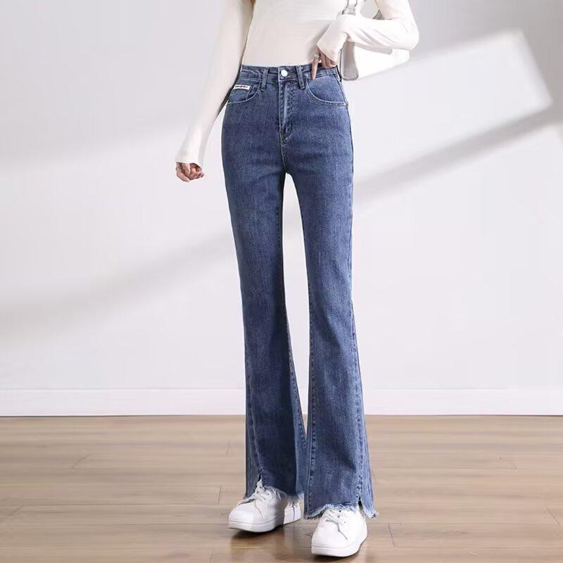 

Женские джинсы микроклеш с высокой посадкой, необработанным краем и разрезом-подковой - Коллекция весна/осень 2025. Small синий