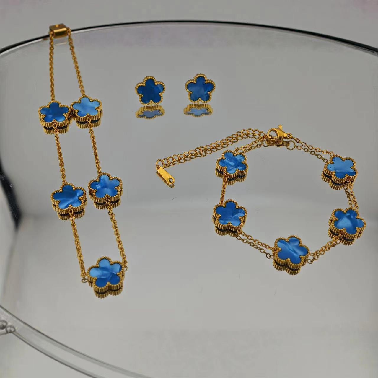 Позолоченный набор цветочных украшений из нержавеющей стали: Ожерелье, Браслет и Серьги.