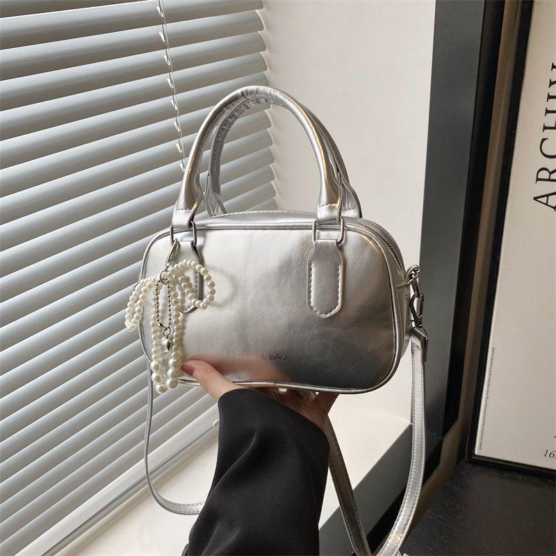 

Carrying Red Bag Ins Korean Series Women s Bag 2025 New South korea Bowling Bag All-Match Messenger Bag Square Sling Bag Silver