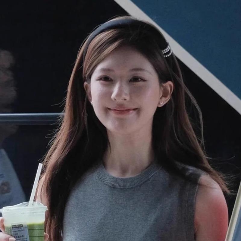 Pearl Hairband: Elegant High-Top Sponge Headband with French Chic Style