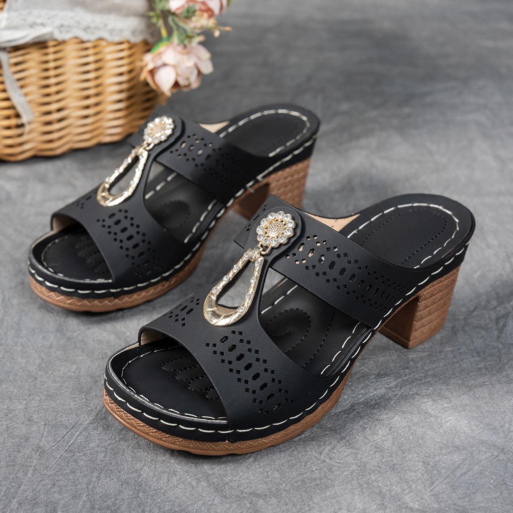 2025 Sommer neue europäische und amerikanische Übergröße hohles Metall Strass Damen High Heel dicker Absatz Fischmaul coole Slipper Damen