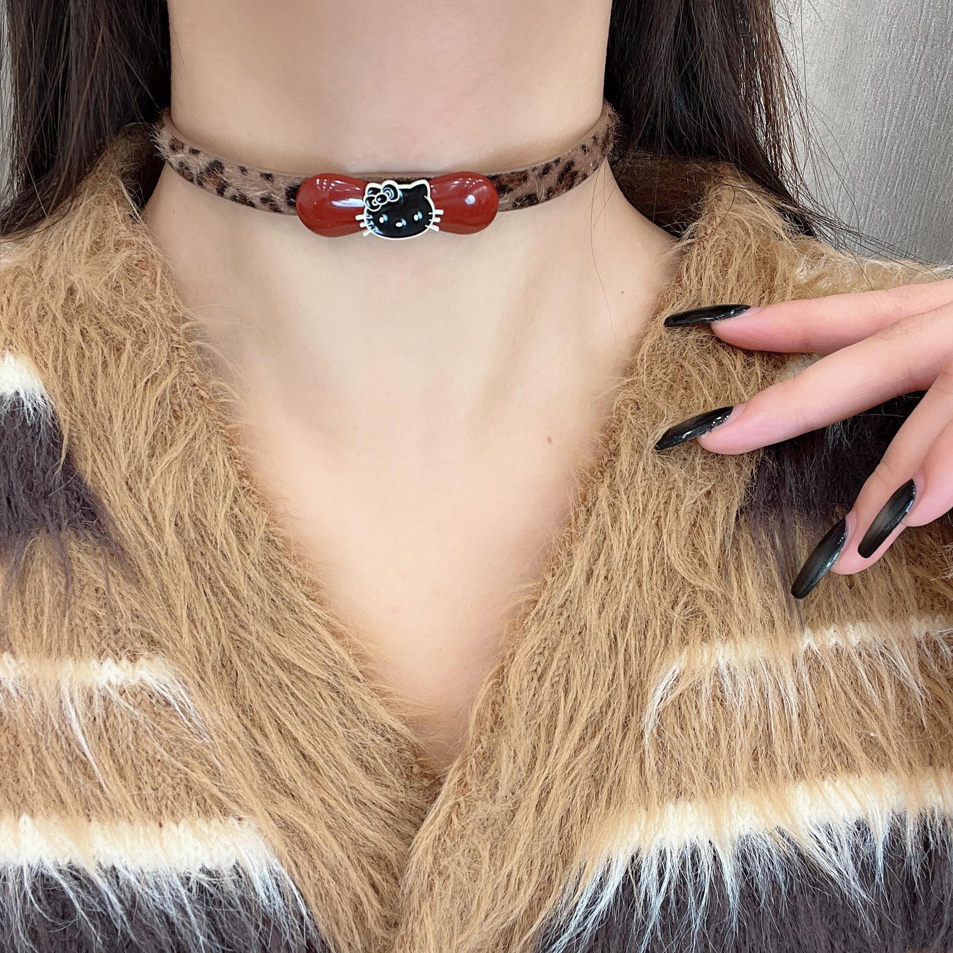 

Элегантное ожерелье Ankara Black Kitten с красным бантом - уникальный осенний дизайн N1311 Open Bow KT Cat Brown Leopard Necklace леопардовый/коричневый