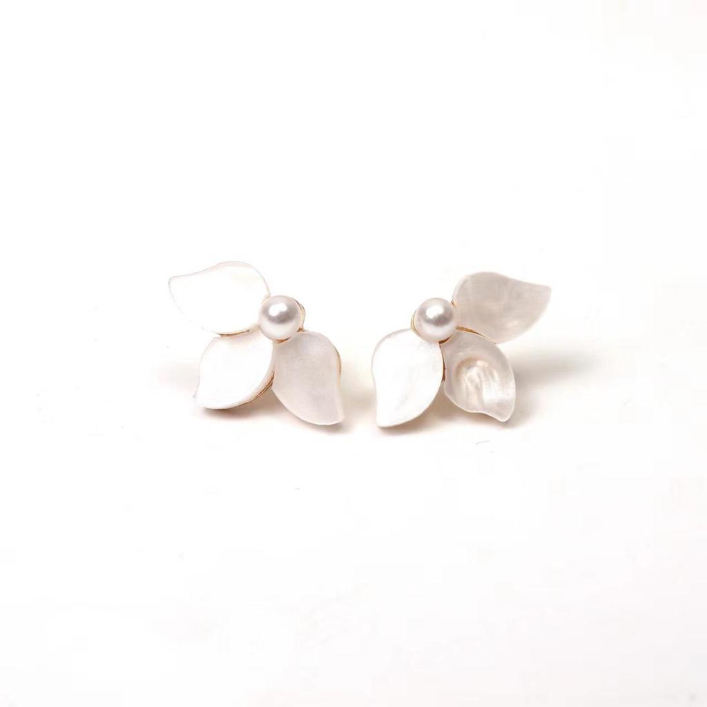 S925 Silver White Shell Petal Stud Earrings - Retro, High-End Design for Women