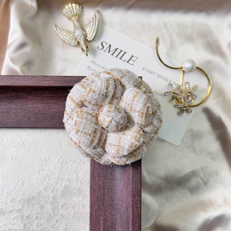 French Style Fabric Camellia Brooches Vintage Elegant Flower Lapel Pins For Women Fashion Wedding Party Badge Accessories Gifts