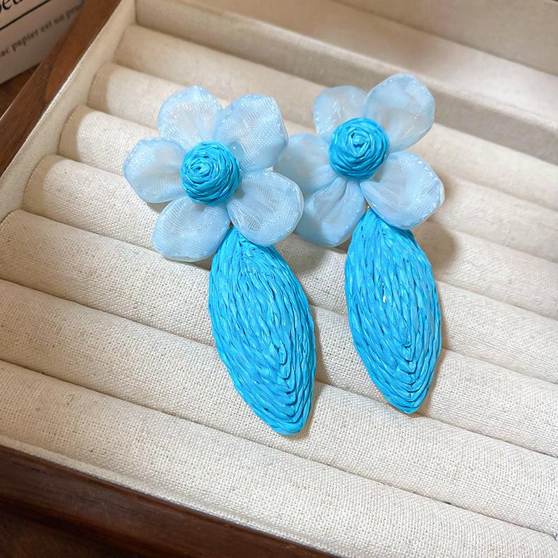Steel Needle Handmade Grass Vine Mesh Flower Earrings Women's Fashion Super Fairy Stud Earrings Light Luxury High-end Temperament Earrings