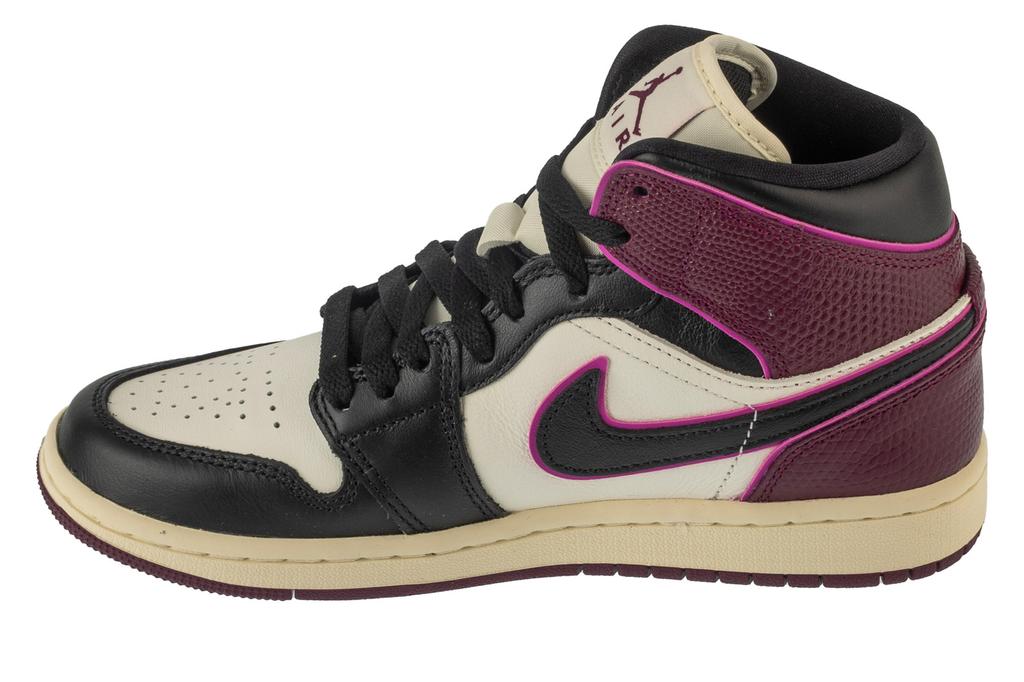 Adidași de damă albi Air Jordan 1 Mid SE