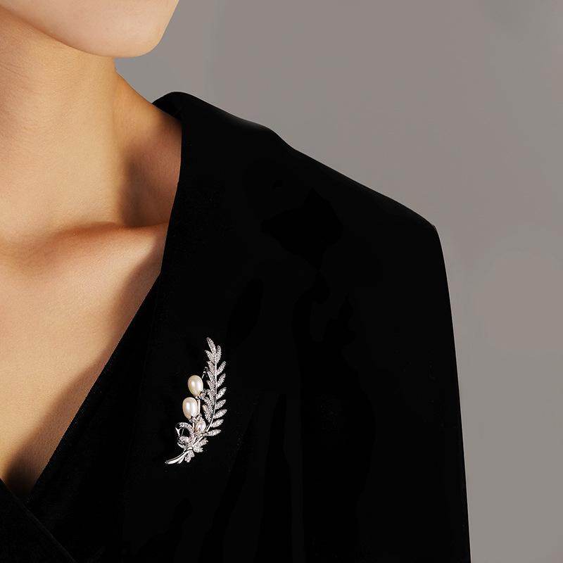 Luxury Japanese Wheat Ear Freshwater Pearl & Zircon Brooch Pin