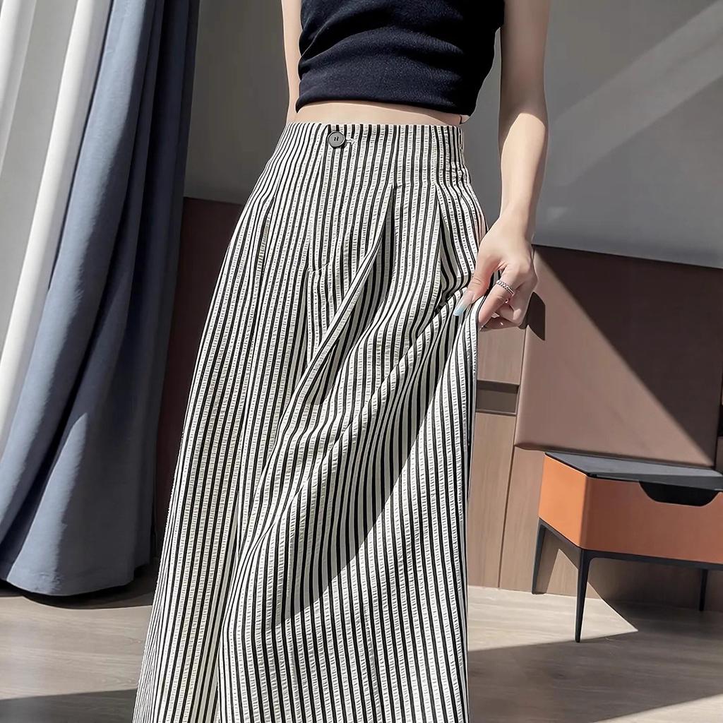 The Laid-back Striped Suit Pants Exude A Sense of Sophistication and Drape. They Are High-waisted Straight-leg Loose and Slimming Wide-leg Pants