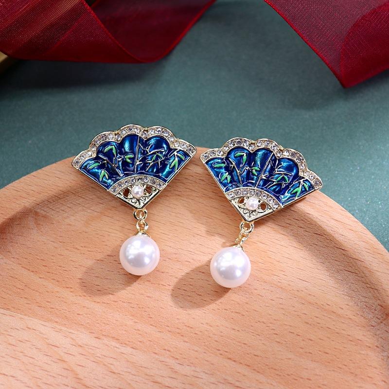 Vintage nostalgic S925 silver needle stud earrings femininity personality baroque court style earrings ear jewelry